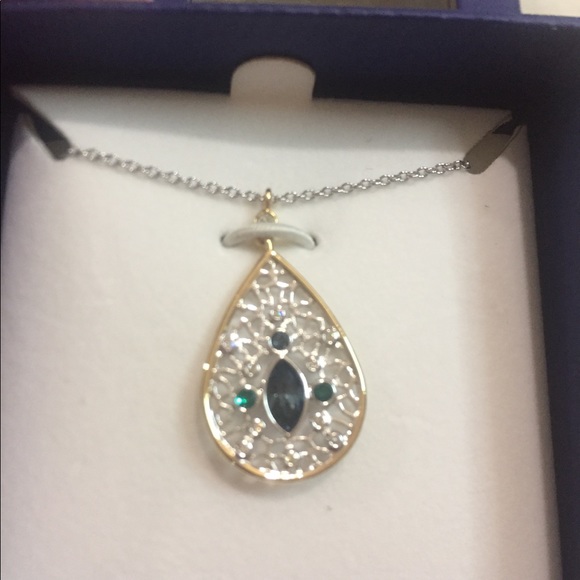 Swarovski Jewelry - Swarovski Chain and Pendant Set